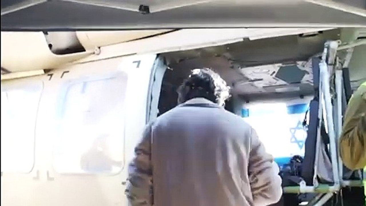 نقل الرهينة الإسرائيلي الفرنسي عوفر كالديرون إلى مستشفى شيبا