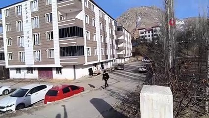 Fren yerine gaza basınca yatak odasına daldı!