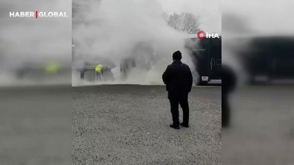 Metrobüste yangın paniği: Dumanlar yükseldi, yolcular tahliye edildi