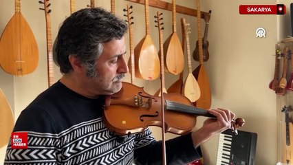 Sakaryalı müzisyen çaldığı enstrümanları hem üretiyor hem de onarıyor