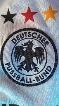 DEUTSCHES Lied : Ich bin Schnappi, das kleine Krokodile (Zeichentrickfigur)
