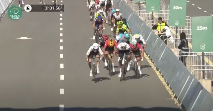 Cycling - AlUla Tour 2025 - Matteo Moschetti wins Stage 5, Tom Pidcock takes overall... big changes with echelons !