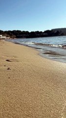 Η ανάρτηση της Μαρίας Αντωνά στην παραλία της Γλυφάδας