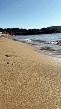 Η ανάρτηση της Μαρίας Αντωνά στην παραλία της Γλυφάδας