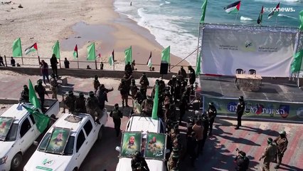 فيديو: هكذا سلمت حماس الرهينة الأمريكي الإسرائيلي كيث سيغل في ميناء غزة