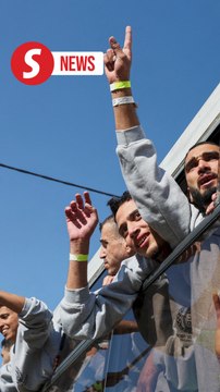 Palestinians celebrate return of compatriots released by Israel