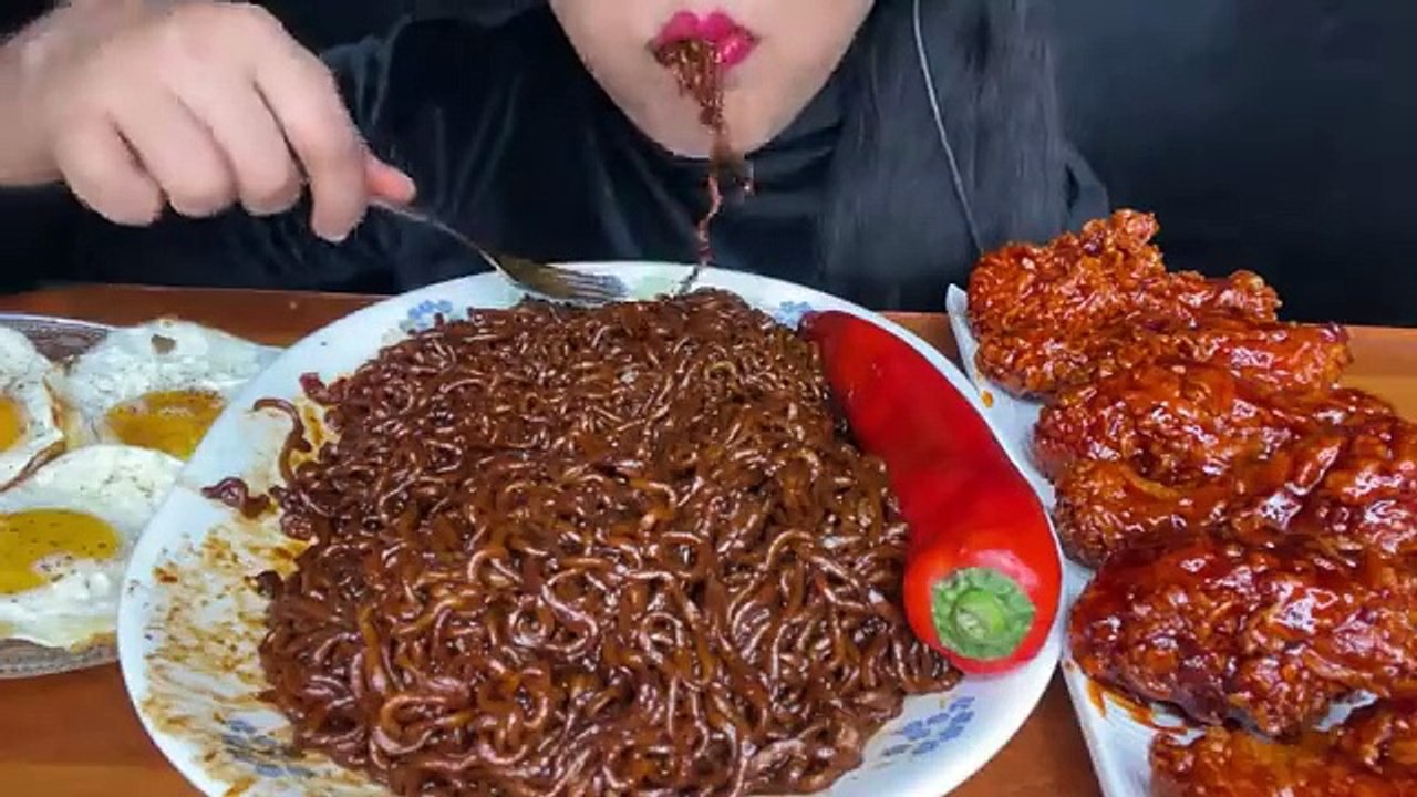 ASMR_EATING BLACK BEAN NOODLES,KOREAN FRIED CHICKEN,HALF FRIED EGG _EATING SHOW _