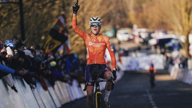 Cycling - Cyclo-cross UCI World Championships 2025 - Fem van Empel wins her duel against Lucinda Brand in Liévin… a hat-trick.