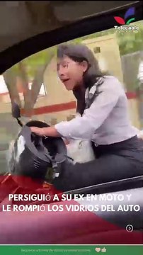 Una mujer discutió con su ex, lo persiguió en moto y le rompió los vidrioS