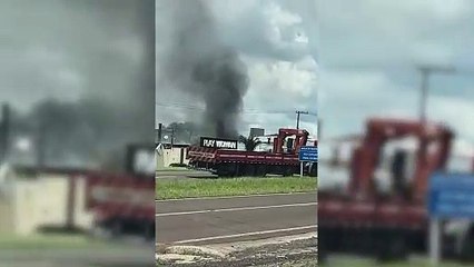 Internautas registram imagens do incêndio na Play Woman