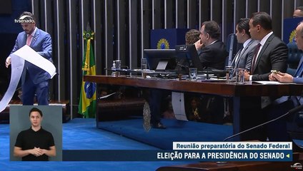 Marcos do Val mostra lista polêmica no Senado