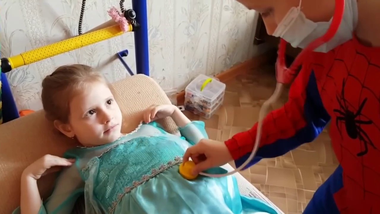 ЭльЗа ХоЛоДнОе СеРдЦе Беременна или заболел живот_ Что случилось_ Is Frozen Elsa pregnant_(HD)