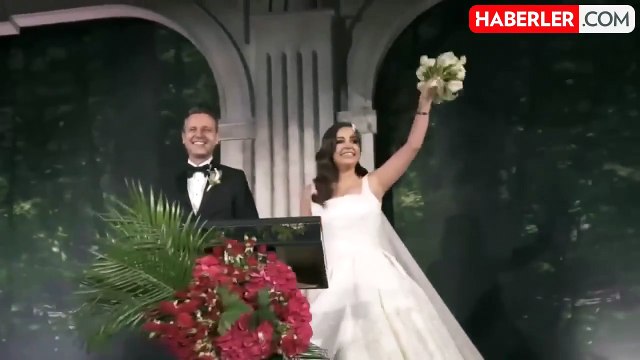 Şarkıcı Merve Özbey'in iş insanı eşi ile emniyet müdürü gözaltında