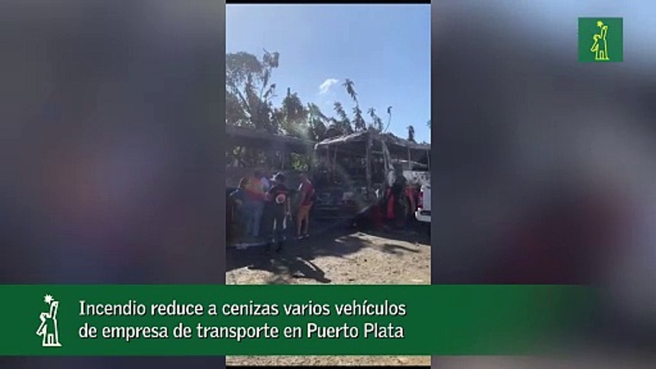 Incendio reduce a cenizas varios vehículos de empresa de transporte en Puerto Plata