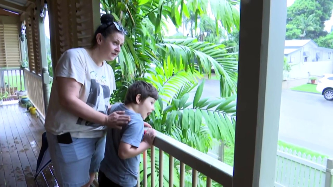 Thousands of Townsville residents urged to prepare for evacuation as flood threat intensifies in North Queensland