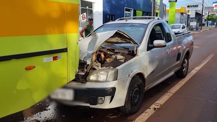 Homem fica ferido em acidente entre Montana e ônibus no Jardim Gramado