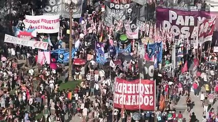 Miles de personas protestan contra Milei en Argentina en defensa de la diversidad