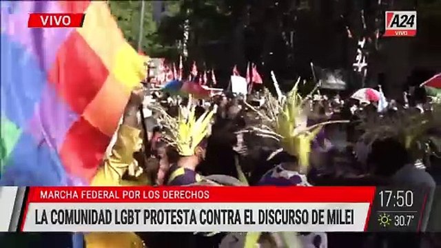 A24.com - 🏳_🌈 LALI ESPÓSITO Y MARÍA BECERRA SE UNIERON A LA MARCHA 👉 Las cantantes mov