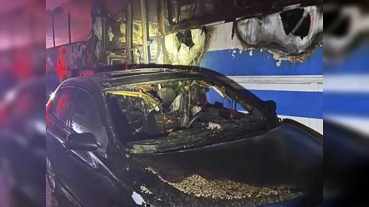 Incendio reduce a cenizas vehículos de empresa en Puerto Plata