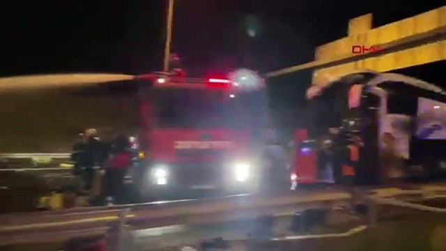 TAG Otoyolu Gaziantep geçişindeki zincirleme kazada TIR ve otomobil yandı: 1 ölü, 19 yaralı