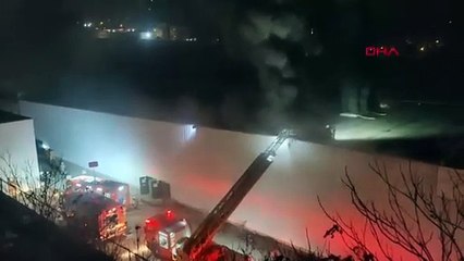 Esenyurt’ta zincir market alevlere teslim! İtfaiye müdahale ediyor!