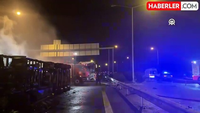 TAG Otoyolu Gaziantep geçişindeki zincirleme kazada TIR ve otomobil yandı: 1 ölü, 19 yaralı