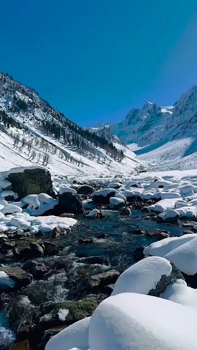 Glacier 🏔️❄️ . . . . . . . #reels #reelsinstagram #reelitfeelit #mountains #view #viralvideos #explorepage #beuty #feed #feeling #snow #glaciar #morning #trend #trending #trendingreels