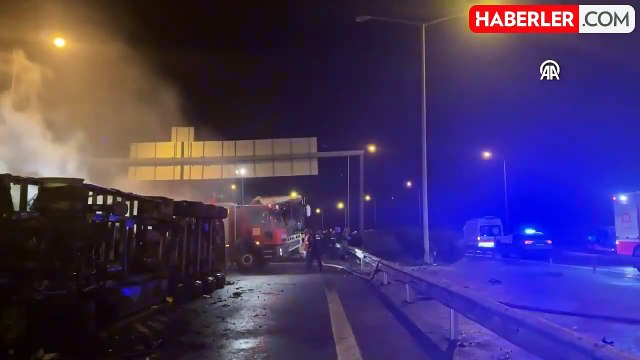 TAG Otoyolu Gaziantep geçişindeki zincirleme kazada TIR ve otomobil yandı: 1 ölü, 19 yaralı