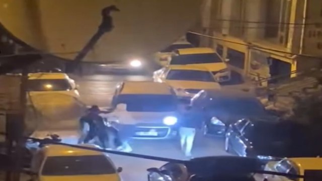 İstanbul'da trafik terörü! Tekme ve yurmuklar hava uçuştu... O anlar kamerada