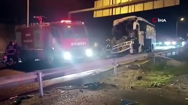 TAG Otoyolu'nda otomobil, minibüs ve tır zincirleme kazaya karıştı: Ölü ve yaralılar var!