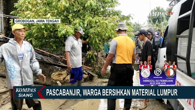 Pasca Banjir, Warga Grobogan Gotong Royong Bersihkan Material Lumpur