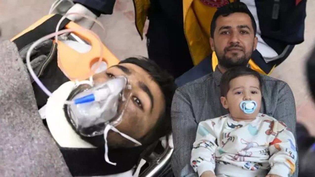 260 saat enkaz altında yaşama tutunan depremzede yaşadıklarını anlattı