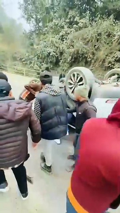 धादिङको बेनिघाटमा कार दुर्घटना, चालक गम्भीर घाइते