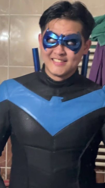 Premiere fois que j’ai essayé mes lentilles pour le costume de Nightwing 🤣