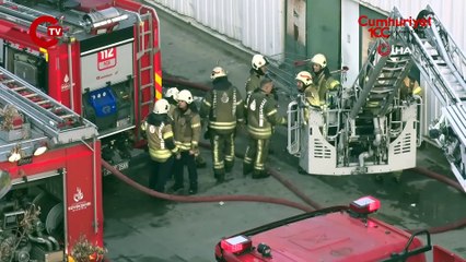 Esenyurt'ta AVM'nin deposunda yangın!