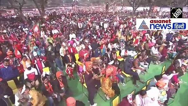 Delhi Election: RK Puram में PM Modi की Mega Rally, मंच पर मिला सबसे खास तोहफा