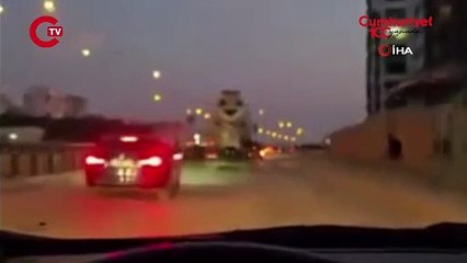 Trafikte dehşet görüntü Beton mikseri otomobile çarpıp kaçtı_1