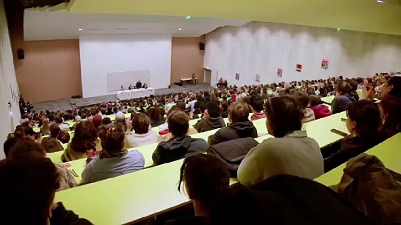 Jean-Luc Mélenchon fait à nouveau dans la provocation  : "Oui, M. Zemmour, oui M.Bayrou, il y a un grand remplacement en France ! Il y en a assez de faire l’apologie de la tradition !"