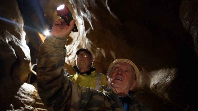 « On a trouvé du mammouth » : Robert et Alain creusent une grotte depuis bientôt 40 ans