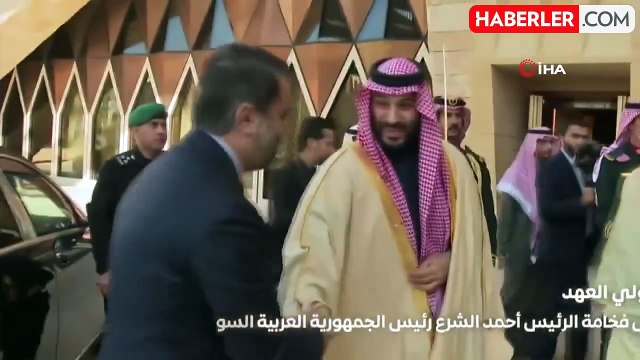 Suriye Devlet Başkanı eş-Şara, Suudi Arabistan'a İlk Yurt Dışı Ziyaretini Gerçekleştiriyor