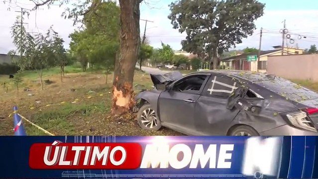 Conductor bien a pichinga se estrella contra frondoso árbol en La Lima