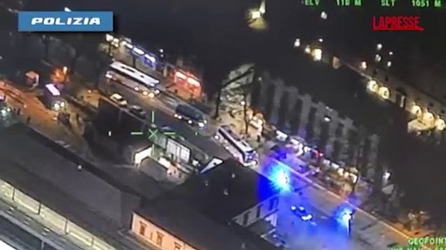 Calcio, il video dell'assalto degli ultras dell'Udinese al treno dei tifosi del Venezia