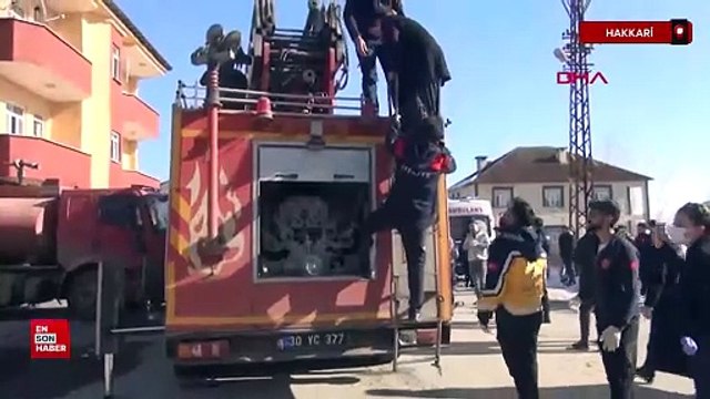 Hakkari'de yangında dumandan etkilenen 3'ü çocuk, 7 kişiyi itfaiye kurtardı