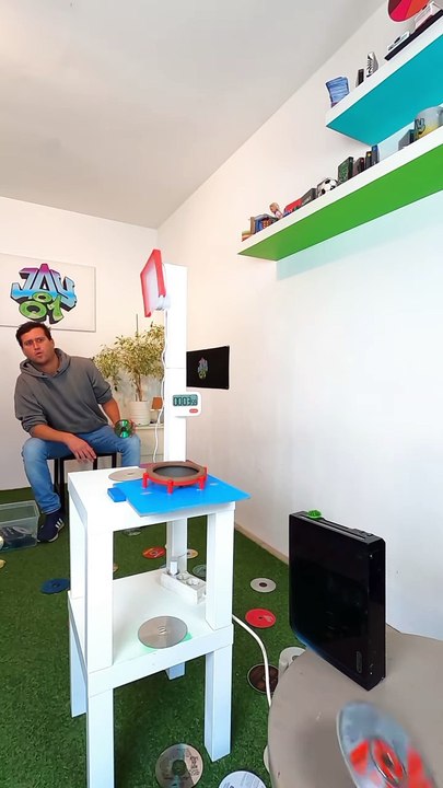 The crazy 'Travel CD' 💿 #trickshots #entertainment #instagood