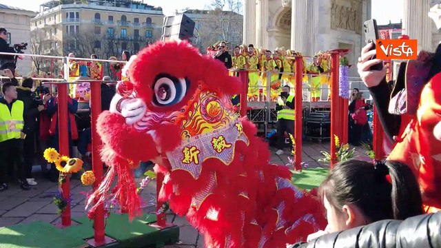 La danza del leone del Capodanno cinese 2025 a Milano