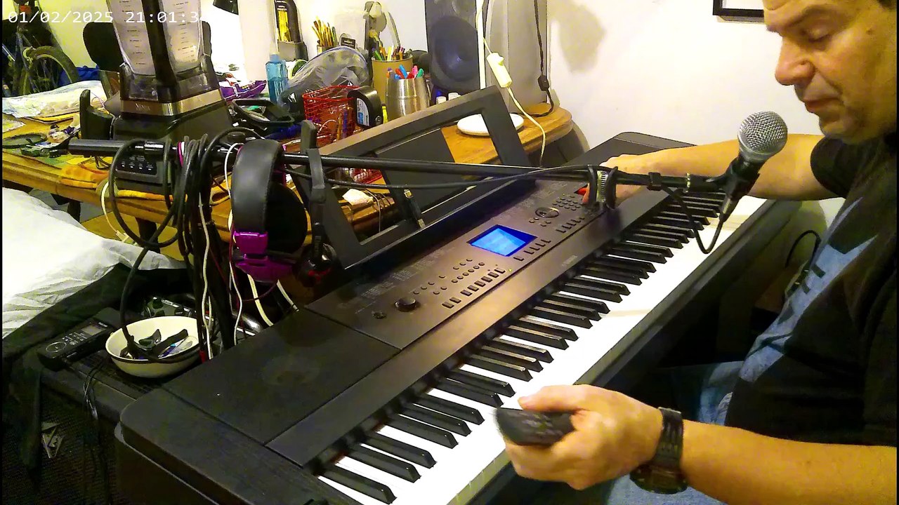 You liked the musics or i'll leave you...! C'EST LA MÊME CHOSE, OU C'EST KIF-KIF, TE DÉPASSER......