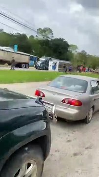 Pérdidas materiales deja colisión de rastras