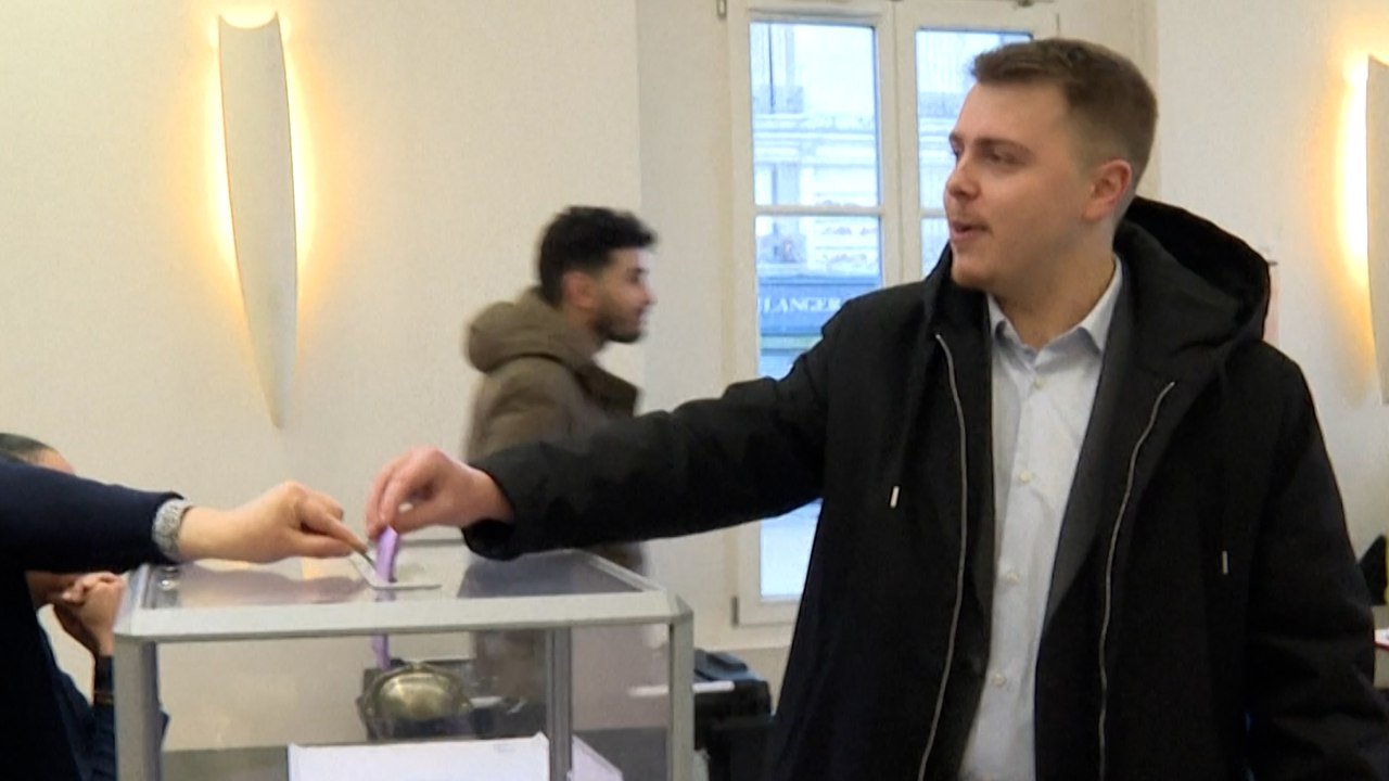 Municipales partielles à Villeneuve-Saint-Georges : candidat, Louis Boyard vote au second tour