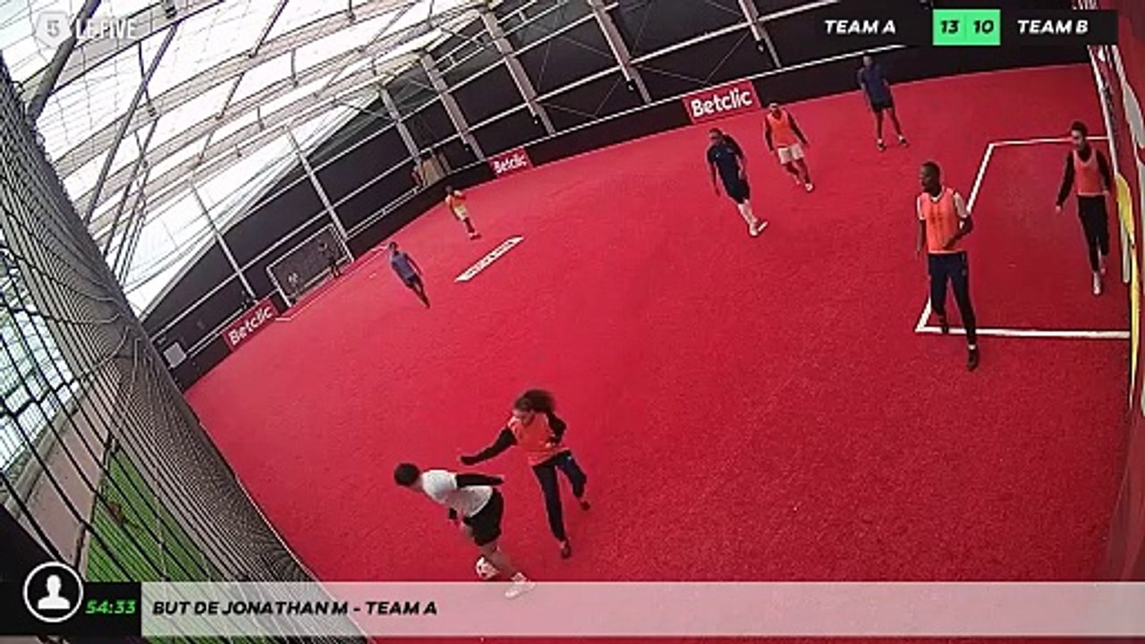 But de Jonathan M - Team A