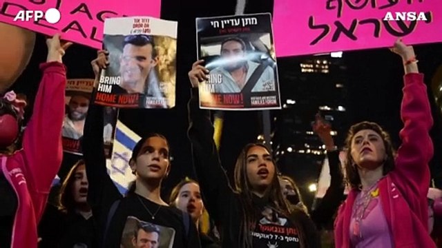 Israele, manifestazione per il rilascio degli ostaggi rimanenti